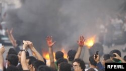 بر اثر حمله نیروهای امنیتی به اعتراض‌های مسالمت‌آمیز در روزهای گذشته چندین شهروند ایرانی جان خود را از دست دادند 