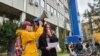 Studenti ispred Prirodno-matematičkog fakulteta u Novom Sadu na početku blokade, 6. decembra 2024. 