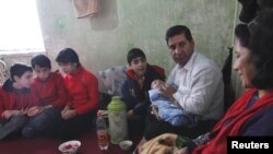 Хонаводаи фирориёни афғон дар манзиле дар шаҳри Ваҳдати Тоҷикистон. Акс аз соли 2010