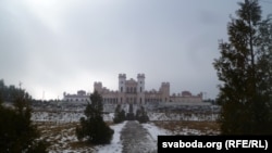Як аднаўляюць Косаўскі палац 