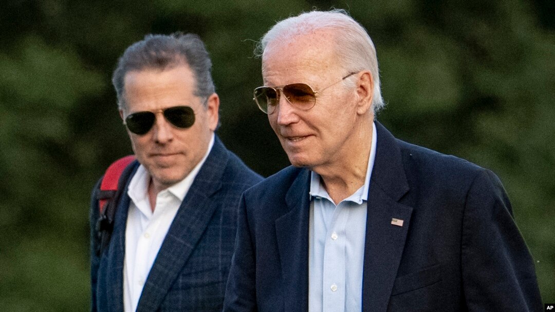 Predsednik SAD Džo Bajden i njegov sin Hanter, 25. jun 2023.