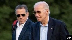 Predsednik SAD Džo Bajden i njegov sin Hanter, 25. jun 2023.