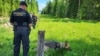 Финските граничари и нивното куче Нита патролираат на финско-руската граница, во источна Финска, на 5 јуни 2024 година.