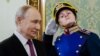 Президент России Владимир Путин проходит мимо почетного караула перед встречей со своим главой Беларуси Александром Лукашенко в Кремле. Москва, 13 марта 2025 года