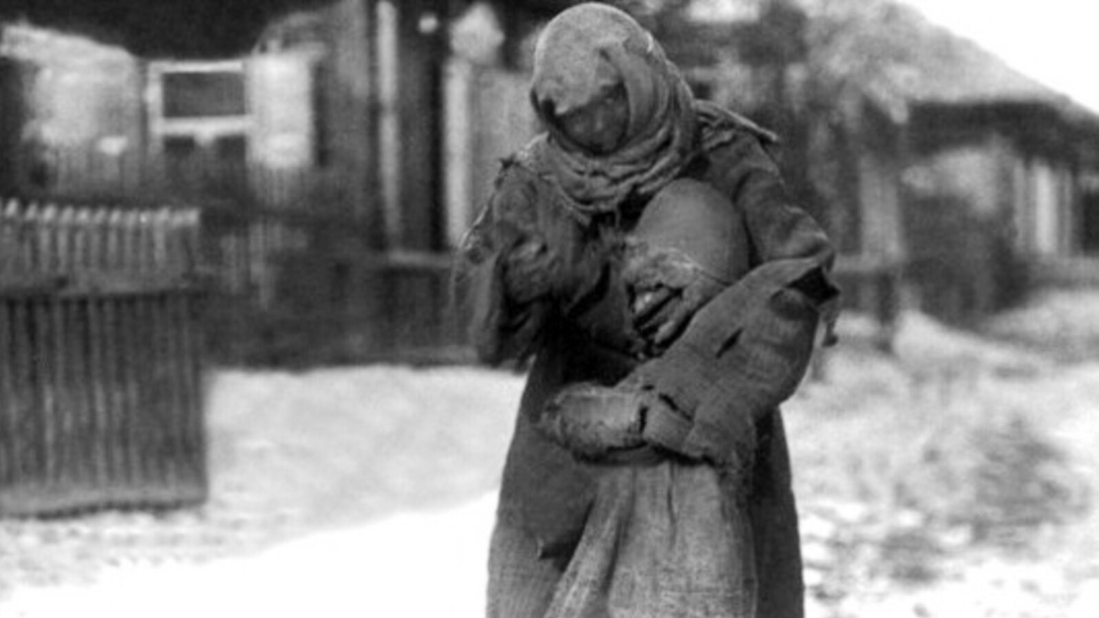 Қазақ жерінде 1930 жылдардағы аштық кезінде түсірілген сурет.