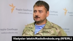 Розповідь у фільмі веде оборонець Донецького аеропорту, керівник архіву та наукової бібліотеки Національного заповідника «Хортиця» В’ячеслав Зайцев (на фото)