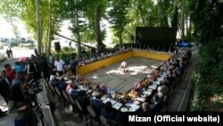 تصویری از بازدید سفرای خارجی در تهران از زندان اوین