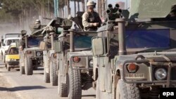 جرج بوش رييس جمهوری آمريکا همزمان با اعلام استراتژی جديد آمريکا در عراق مبنی بر افزودن ۲۱۵۰۰ نظامی بر نيروهای حاضر در عراق برای مقابله با شبه نظاميانِ سُنّی و شيعه، اعلام کرده بود که دخالت ايران را در امور داخلی عراق تحمل نمی کند