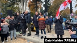 ოპოზიციის ლიდერები მიმართავენ დემონსტრანტებს ჭავჭავაძის გამზირზე. 18 ნოემბერი, 2024 წელი 