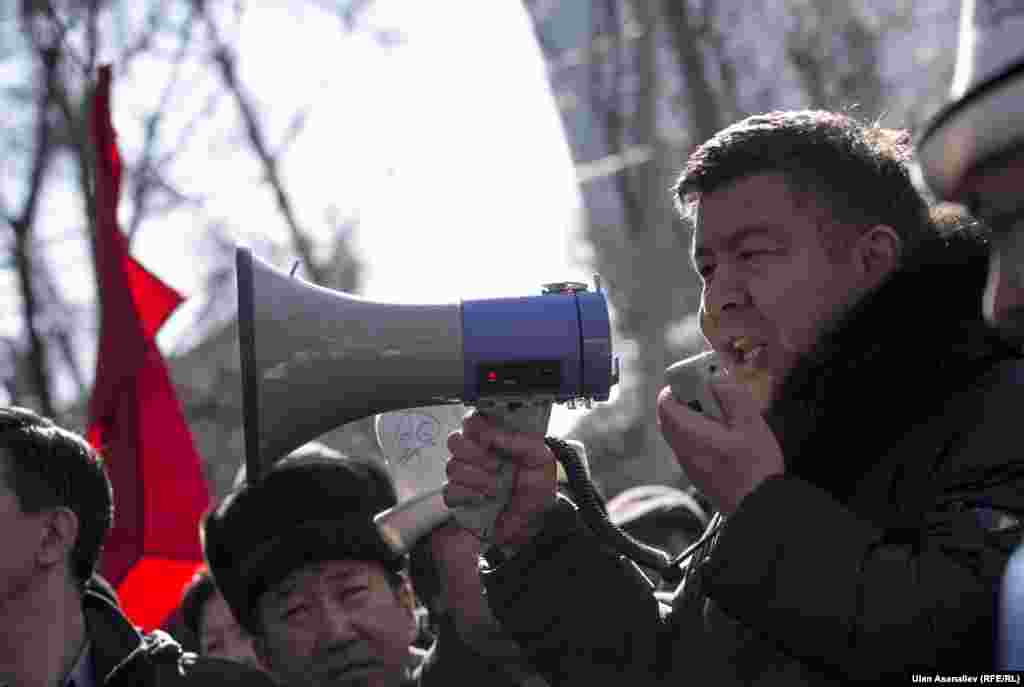  Жогорку Кеңештеги “Ата Мекен” фракциясынын мүчөсү Алмамбет Шыкмаматов.