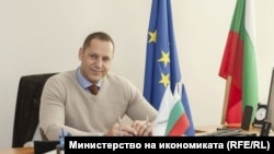 Александър Манолев