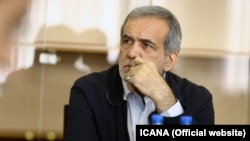 مسعود پزشکیان گفته که در مجلس در حال پیگیری هستیم تا موضوع حصر موسوی، کروبی و رهنورد حل شود.