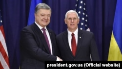 Президент України Петро Порошенко і віце-президент США Майк Пенс у Мюнхені, 18 лютого 2017 року