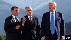 Fransa prezidenti Emmanuel Makron, Kanadanın baş naziri Mark Karni və ABŞ prezidenti Donald Tramp G7 sammitində
