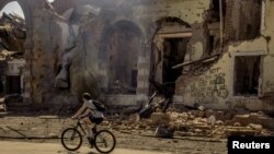 Ще 23 людини були поранені, зокрема 12 із них у Костянтинівці (фото руйнувань у Костянтинівці архівне)