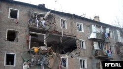 Чанд сол қабл дар яке аз баландошёнаҳои Душанбе аз зарфи газӣ таркиш ба амал омада буд, ки шаш нафар ҷароҳат бардоштанд. Акс аз бойгонӣ.