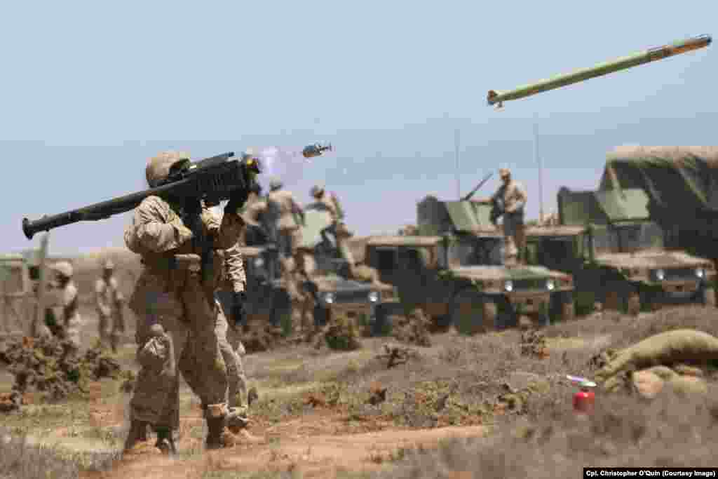 Stinger raketalary 2022-nji ýylyň fewralynda Russiýanyň doly möçberli çozuşlary başlanandan bäri, ABŞ we beýleki ýurtlar tarapyndan, Ukraina müňlerçe eginde goýup atylýan uçara garşy raketa iberildi. Şol ýylyň maý aýyna çenli Waşington Ukrainany Amerikan Stinger gorlarynyň dörtden bir böleginden gowragy bilen üpjün etdi.