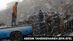 ایران مېشتي افغان کډوال وایي چې له مجبورۍ په لږو پیسو ډېر درانه کارونه کوي