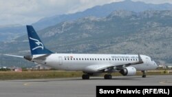 Vlada Crne Gore je u međuvremenu kupila dva aviona za 21 milion eura, a radi se o avionima koji su prethodno bili u floti Montenegroerlajnsa (na fotografiji jedan od aviona bivše kompanije Montenegroerlajns).