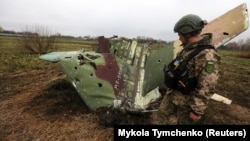 Російські бойові літаки діють майже винятково над контрольованою Росією територією, що не дозволяє їм ефективно виконувати свою ключову ударну роль, кажуть британські розвідники