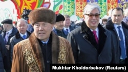 Poslije burnih protesta prošle sedmice, čini se da je kazahstanski predsjednik Kasim Žomart Tokajev (desno) dobio prednost u odnosu na svog prethodnika Nursultana Nazarbajeva (lijevo).