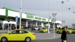 Aşgabadyň aeroportynda käbir Stambul ýolagçylary soraga çekilýär