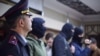 На заседание &laquo;Крымской солидарности&raquo; в Симферополе 27 октября&nbsp;<a href="https://d3mbvq5micl7nx.cloudfront.net/a/news-siloviki-krymskaya-solidarnost/29567088.html" target="_blank">пришли сотрудники российской прокуратуры&nbsp;</a>в сопровождении неизвестных в масках, а также сотрудника полиции. По словам корреспондента Крым.Реалии, на требование представиться люди в масках не отреагировали. Позже выяснилось, что это сотрудники Центра по противодействию экстремизму