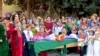 Выпускной в долг. Как родители туркменских выпускников оплачивают праздник