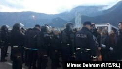 Policija na deponiji Uborak