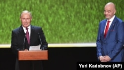 Президент FIFA Джанни Инфантино и президент России Владимир Путин. Москва, 14 июля 2018 года