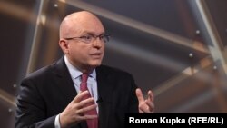 Американскиот дипломат Филип Рикер во интервју за РСЕ.