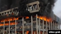 Clădirea televiziunii de stat din Iran, după atacul armatei israeliene, luni, 16 iunie.