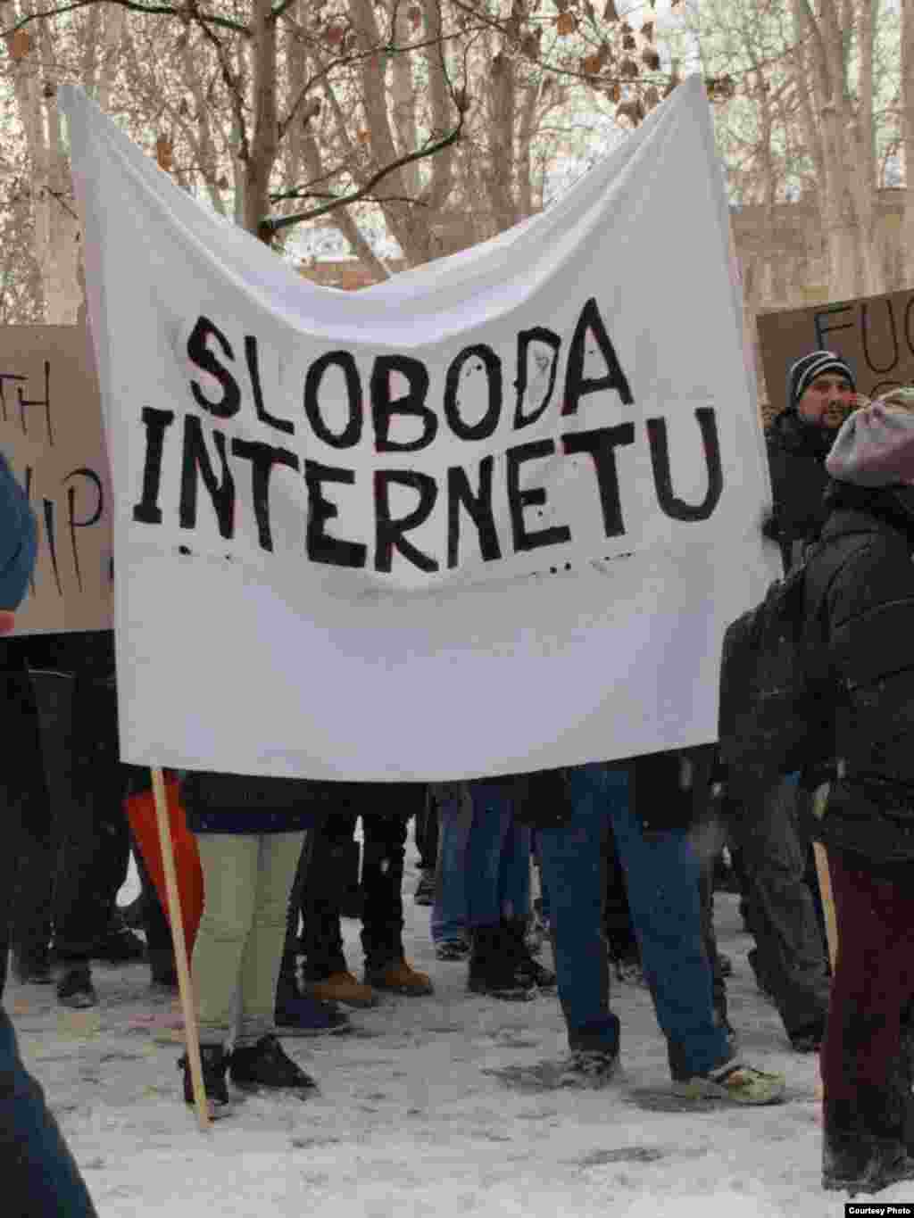Zagreb - Demonstracije u znak protivljenja međunarodnom sporazumu o borbi protiv falsifikovanja ACTA, 11.02.2011. Foto: Građanska akcija