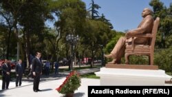 Meksiko Siti şäherinde awgust aýynda Aliýewiň bedeniniň ululygynda onuň bürünçden heýkeli oturdyldy. 