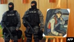 Ukradena slika Paula Cezannea Dječak u crvenom prsluku pronađena u aprilu 2012. u Beogradu