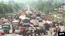 Dio konvoja izbjeglih pred akcijom "Oluja", 7. kolovoz 1995.