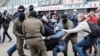 Активистка избега од Белорусија после обвинение за испраќање пакети на политички затвореници