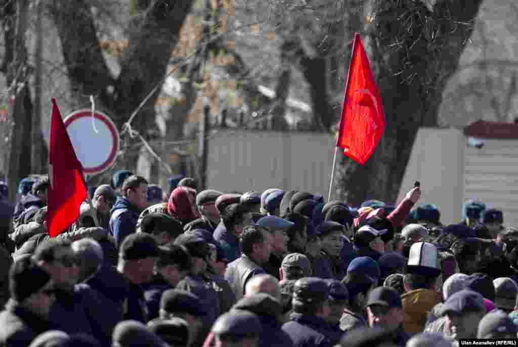Бишкекте УКМКнын алдындагы митинг. 