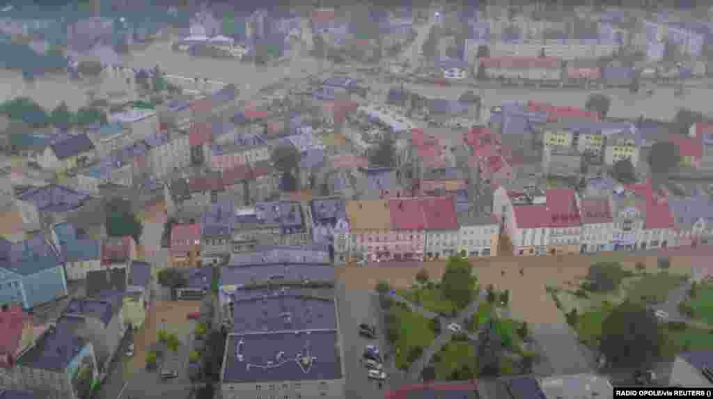 Затопленный район в Глухолазах, юго-запад Польши 