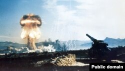 1953-cü ildə ABŞ-də 280 mm-lik topdan 15 kilotonluq nüvə mərmisinin sınağı.