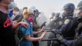 Лос-Анжелес шаарында мыйзамсыз мигранттарды жапырт кармоого каршы тутанган нааразылык акциялар