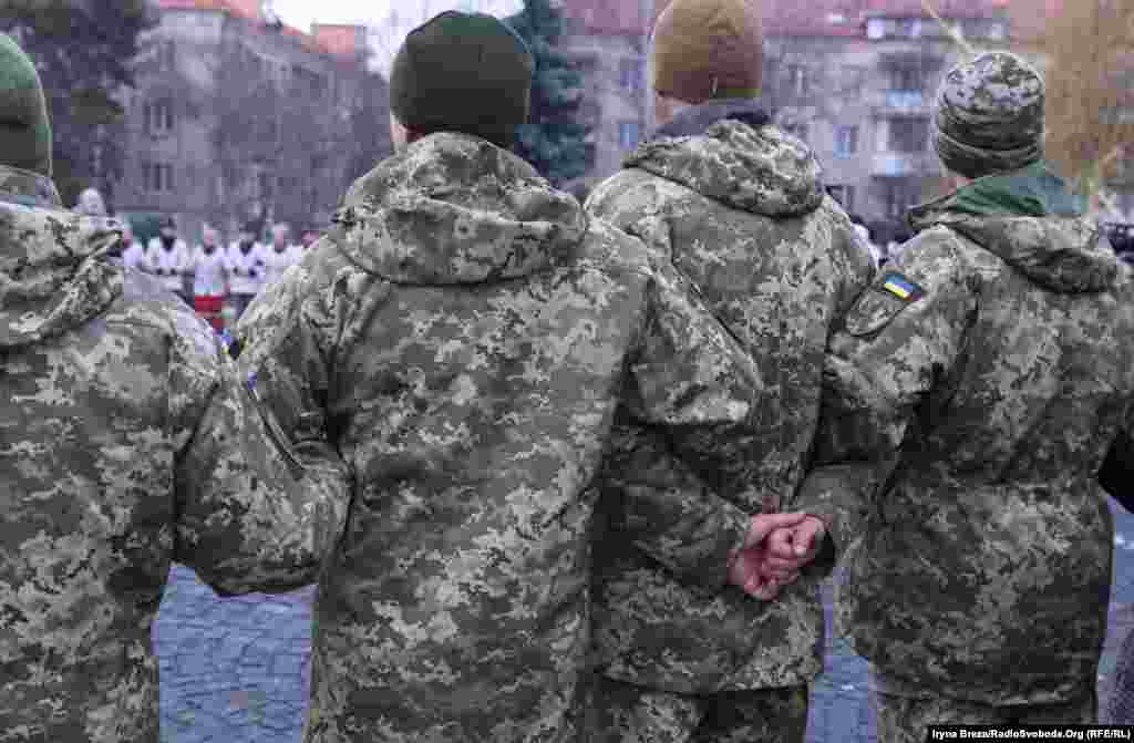Військовослужбовці Збройних сил України теж стали у «живий ланцюг єднання»