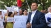 Andrei Năstase şi suporterii lui la Primăria Chişinău după anularea alegerilor în instanţă