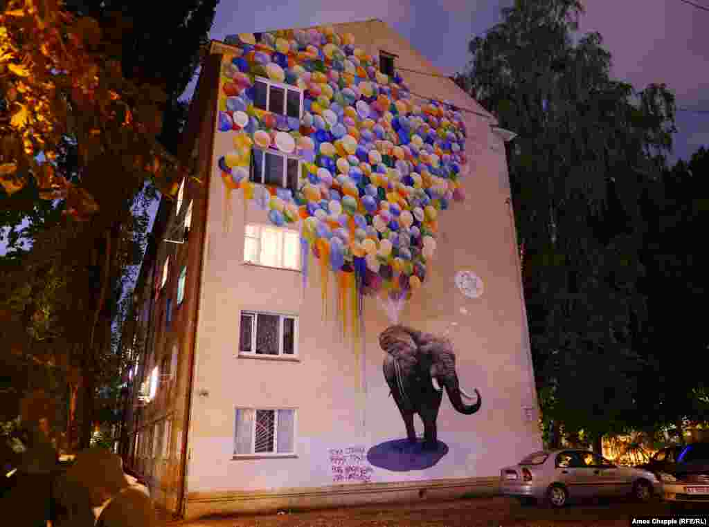 &laquo;Мрія слоненяти&raquo; авторства Саші Корбана (вулиця Академіка Туполєва, 7Б)