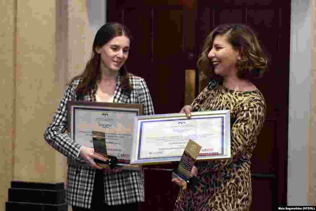 ტოლერანტობის ქომაგის ჯილდო გადაეცათ მედია ორგანიზაციებსაც: გაზეთ „ბათუმელებს, პანკისისა და მარნეულის სათემო რადიოებს. კამილა მამედოვა - მარნეულის სათემო რადიო: „ჩვენ ვხუმრობდით „მართლმადიანობაზე“. მე სწორედ „მართლმადიანი“ ვარ. ჩემში ერთი ნაწილი ყოველთვის იყო ტიტულოვანი, მეორე კი უმცირესობა. ამიტომ ყოველთვის ვფიქრობ, რომ სჯობს სხვა ღირებულებებზე გვესაუბრა და ამ ყველაფერს მეორე პლანზე გადაენაცვლა. ეს ყველაფერი არ უნდა იყოს მნიშვნელოვანი. მნიშვნელოვანია მხოლოდ ჩვენი უფლებები.“