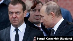 Президент Росії Володимир Путін (праворуч) і прем’єр-міністр Росії Дмитро Медведєв (архівне фото)