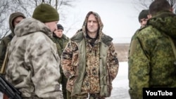 Російський публіцист Захар Прилєпін із бойовиками угруповань «ДНР» та «ЛНР (архівне фото)