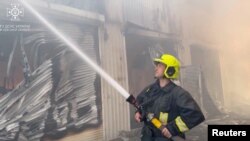 Москва жайкын тургундардын өмүрүн алган жарандык объекттерге жасалган чабуул тууралуу дооматтарды четке кагат. Иллюстрациялык сүрөт. 
