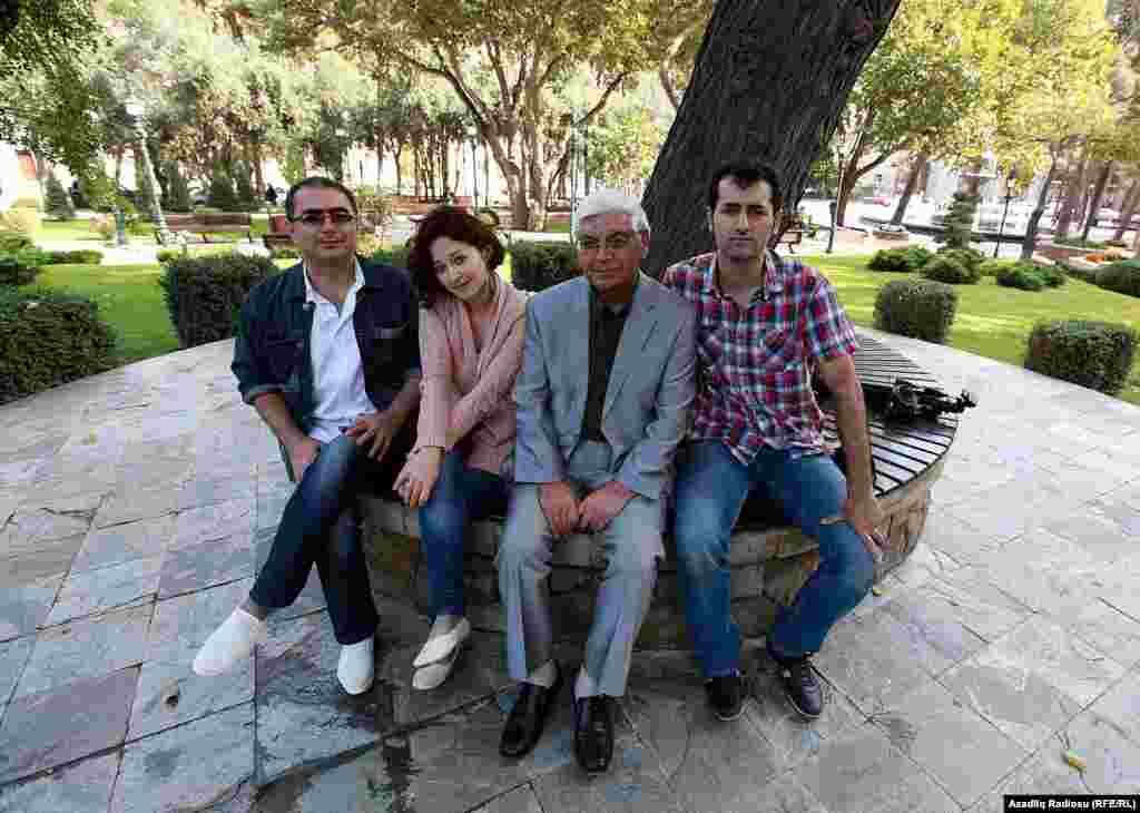 Rafiq Əliyev və foto, video və audio müsahibəni hazırlayan AzadlıqRadiosunun komandası 