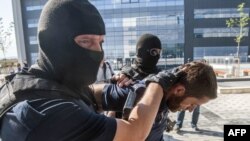 Iz jedne od akcija kosovske policije u kojoj je pet osoba uhapšeno zbog planiranja terorističkog napada trovanjem prištinskog vodovoda, juli 2015.
